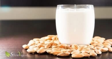 Latte di mandorla fatto in casa