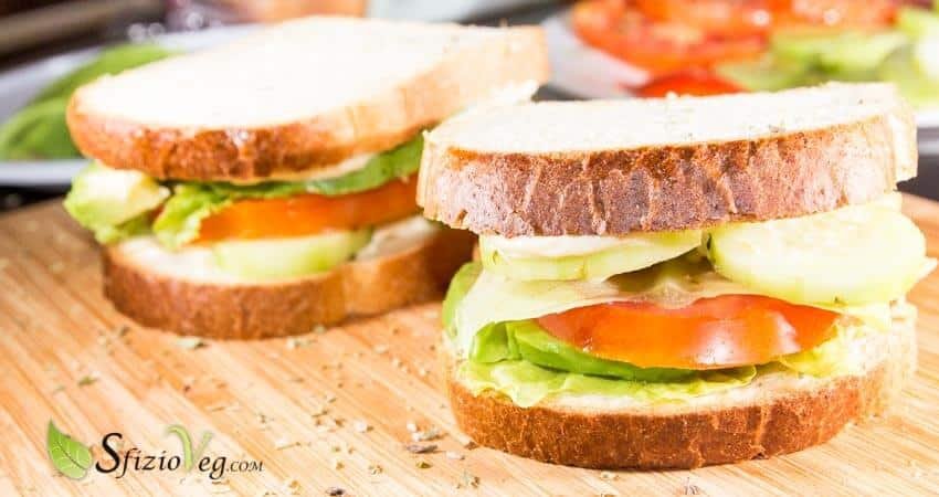 sandwich vegan con avocado