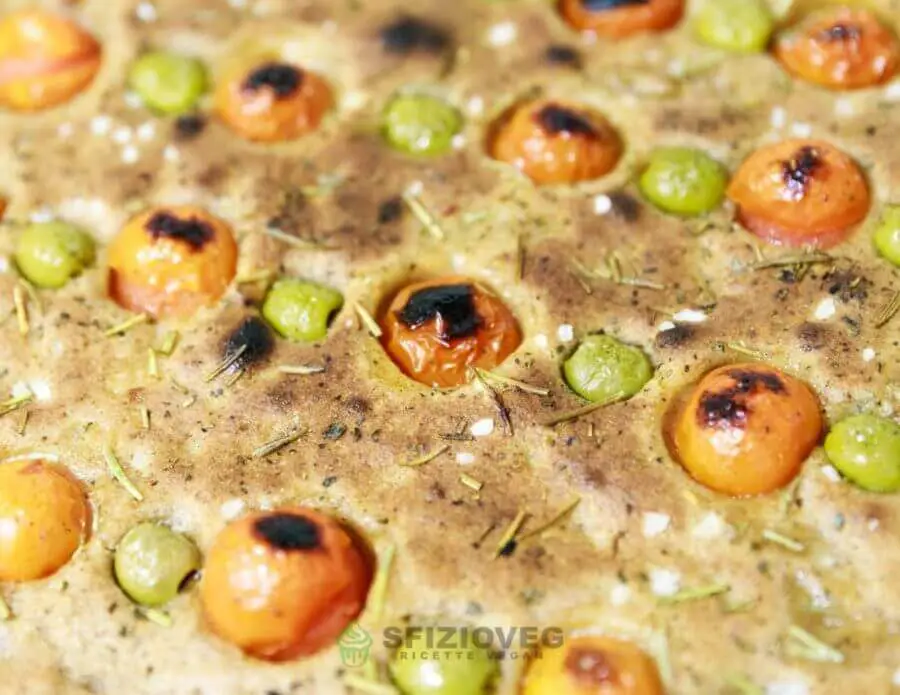 Focaccia pugliese con olive