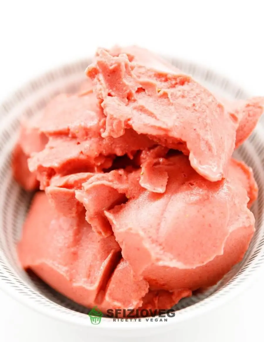 gelato alla fragola vegano