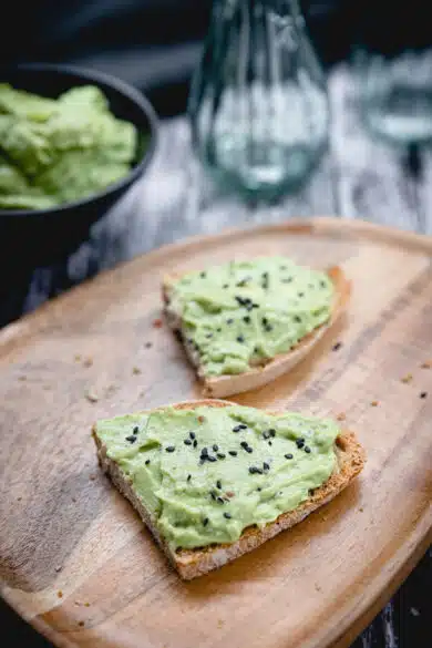 Bruschetta con crema di avocado