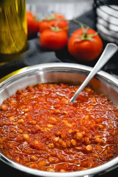 Rag&ugrave; vegano con tempeh