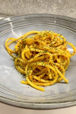 Pasta con Tofu Speziato Croccante