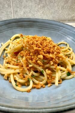 Spaghetti e Mollica Croccante al Limone